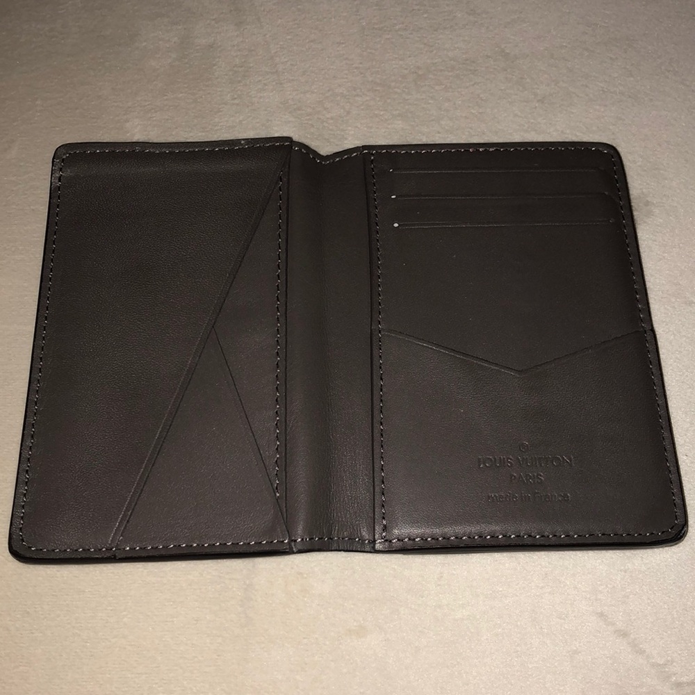 Louis Vuitton Men’s wallet. - Picture 3 of 5